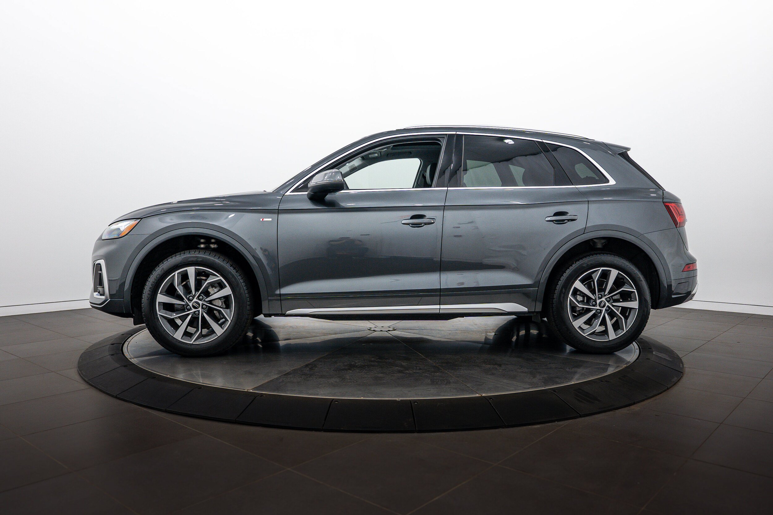 Certified 2024 Audi Q5 2.0T Premium Plus AWD/4WD image 6