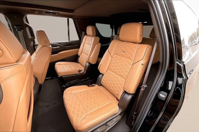 Used 2023 Cadillac Escalade Premium Luxury w/ Performance Package image 16