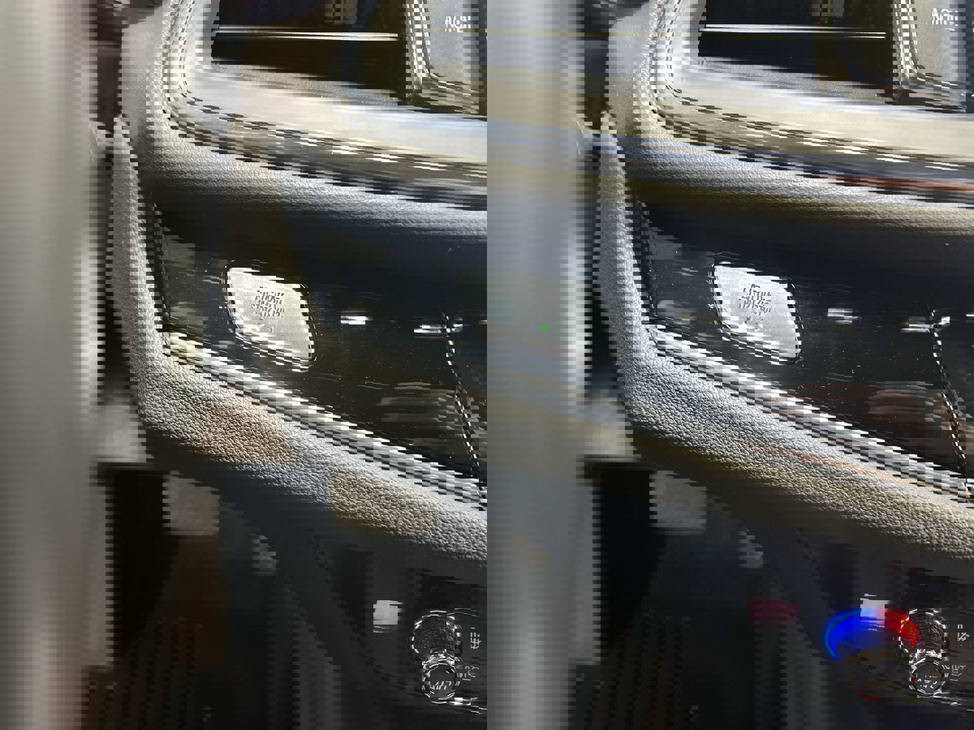 Certified 2024 Buick Enclave Avenir w/ Avenir Technology Package image 18