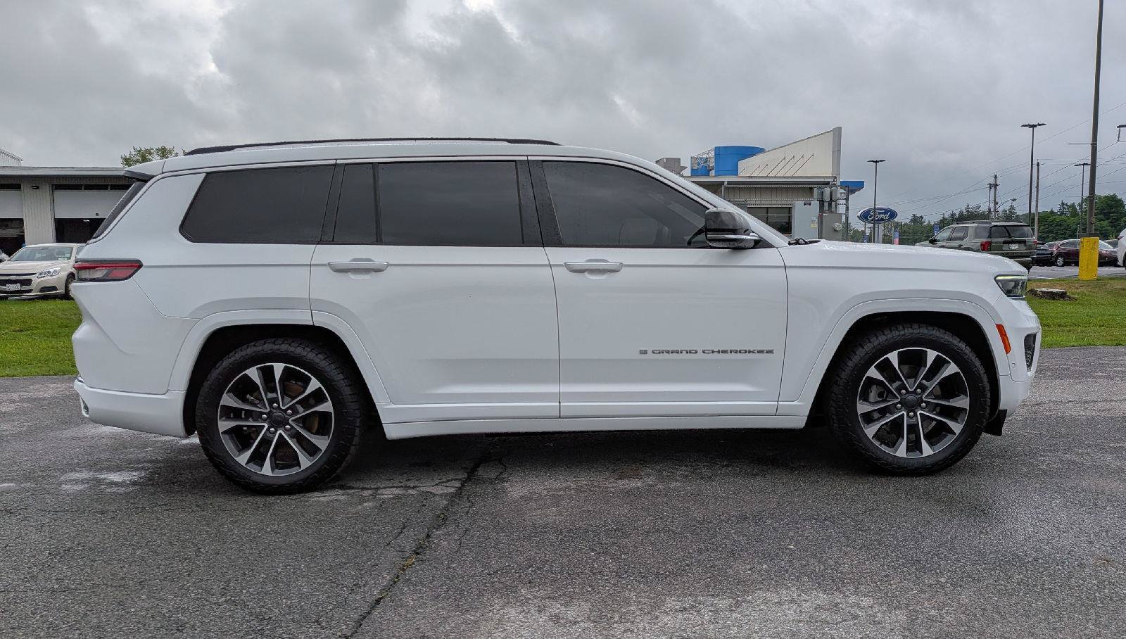 Used 2023 Jeep Grand Cherokee L Overland AWD/4WD image 5