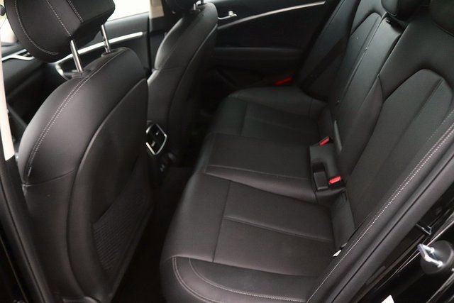 Used 2025 Genesis G70 2.5T image 14
