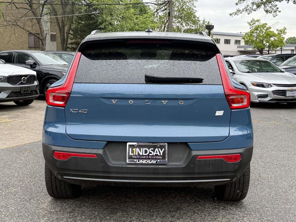 Used 2023 Volvo XC40 Recharge Plus image 11