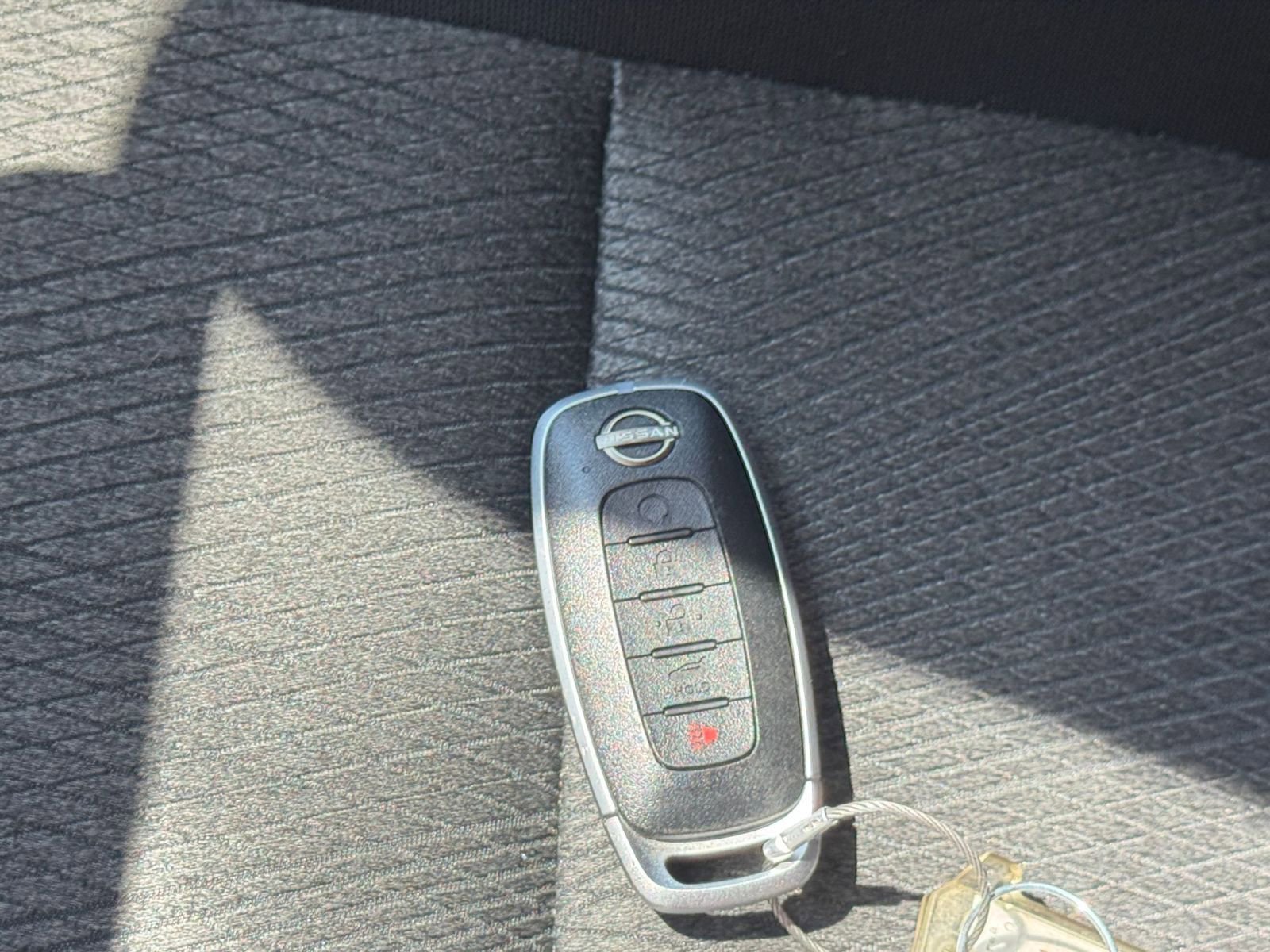 Used 2025 Nissan Rogue SV FWD image 27