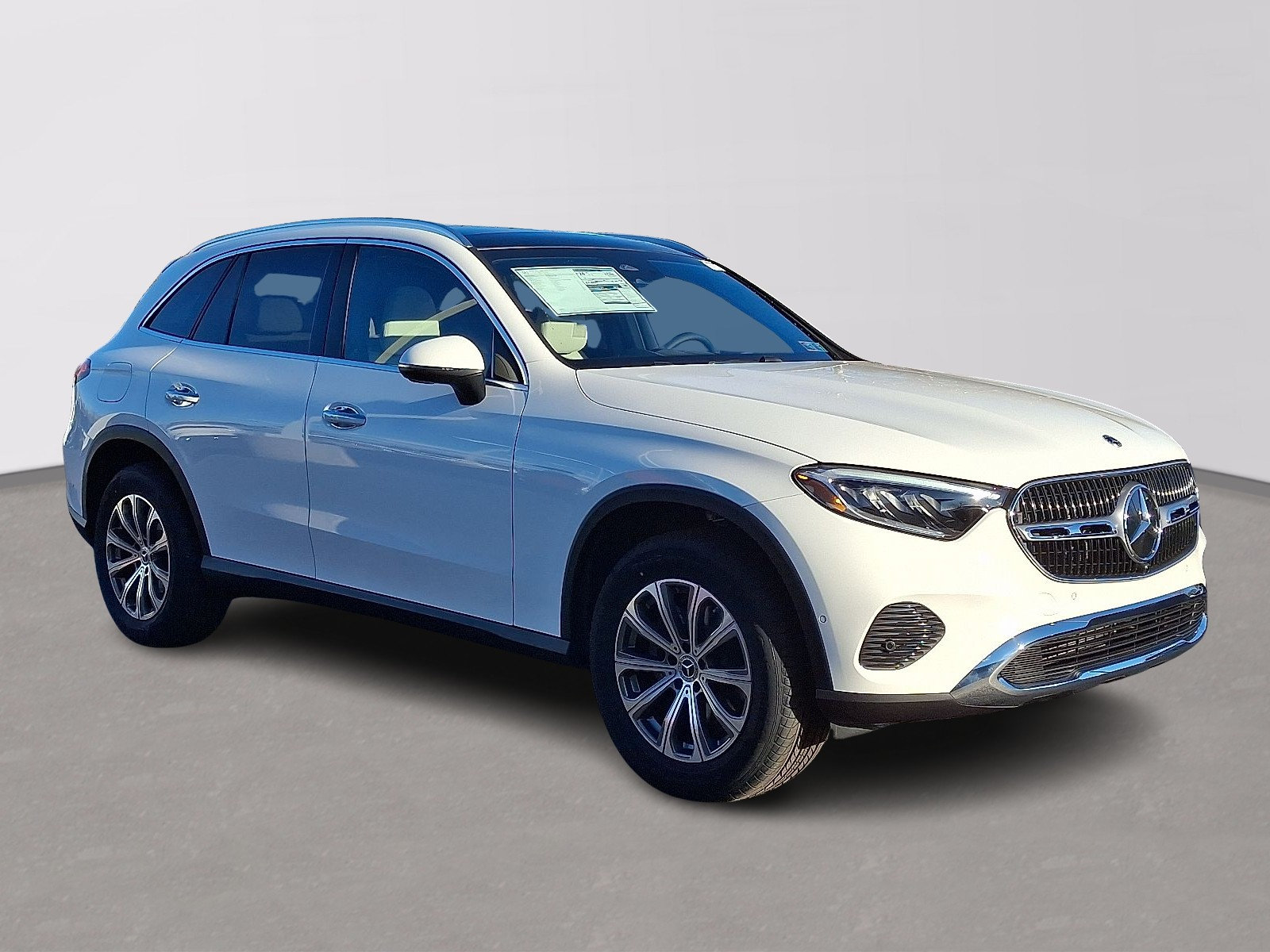 Used 2026 Mercedes-Benz GLC 300 4MATIC image 3
