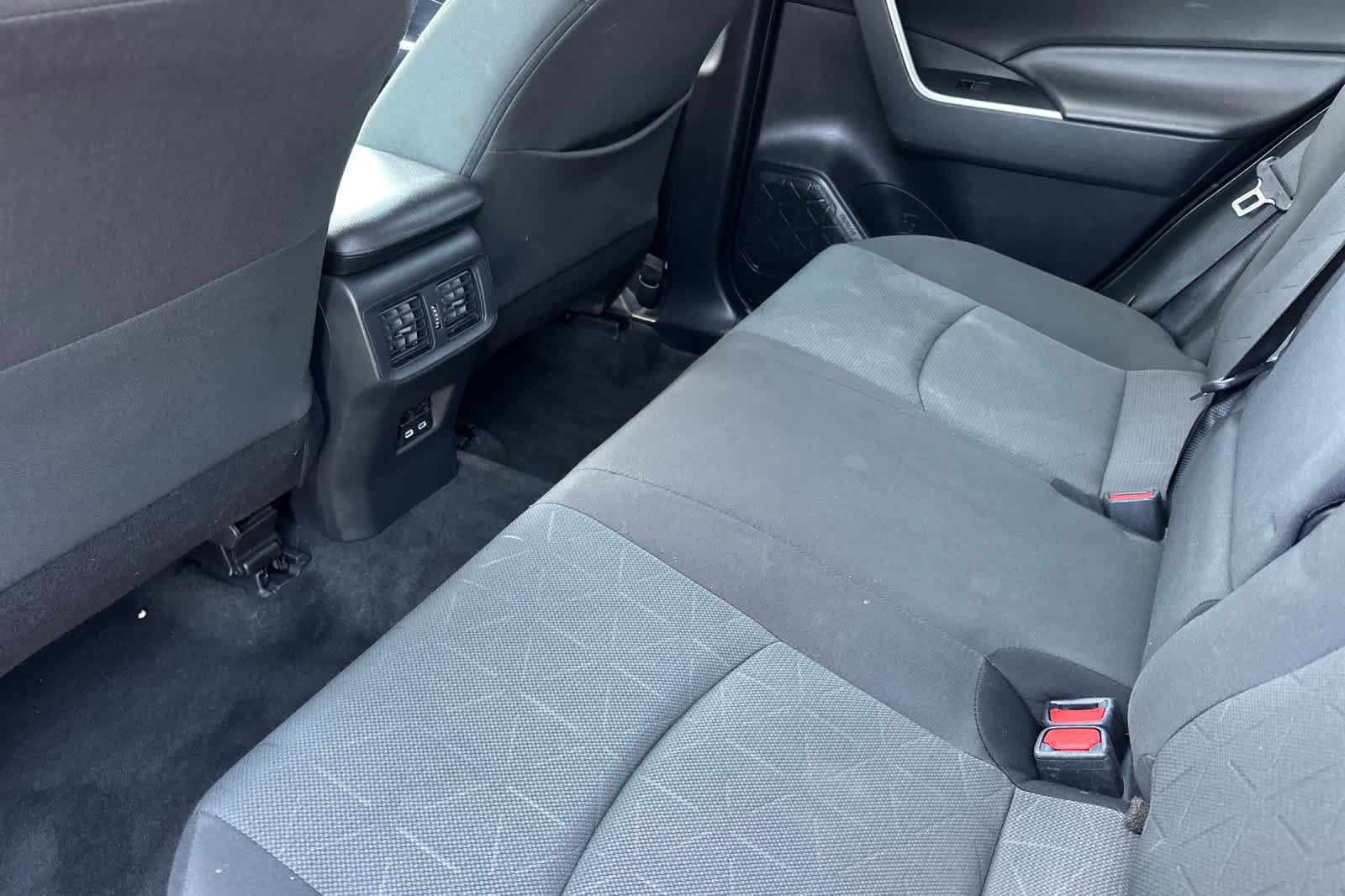 Used 2023 Toyota RAV4 XLE AWD/4WD image 4