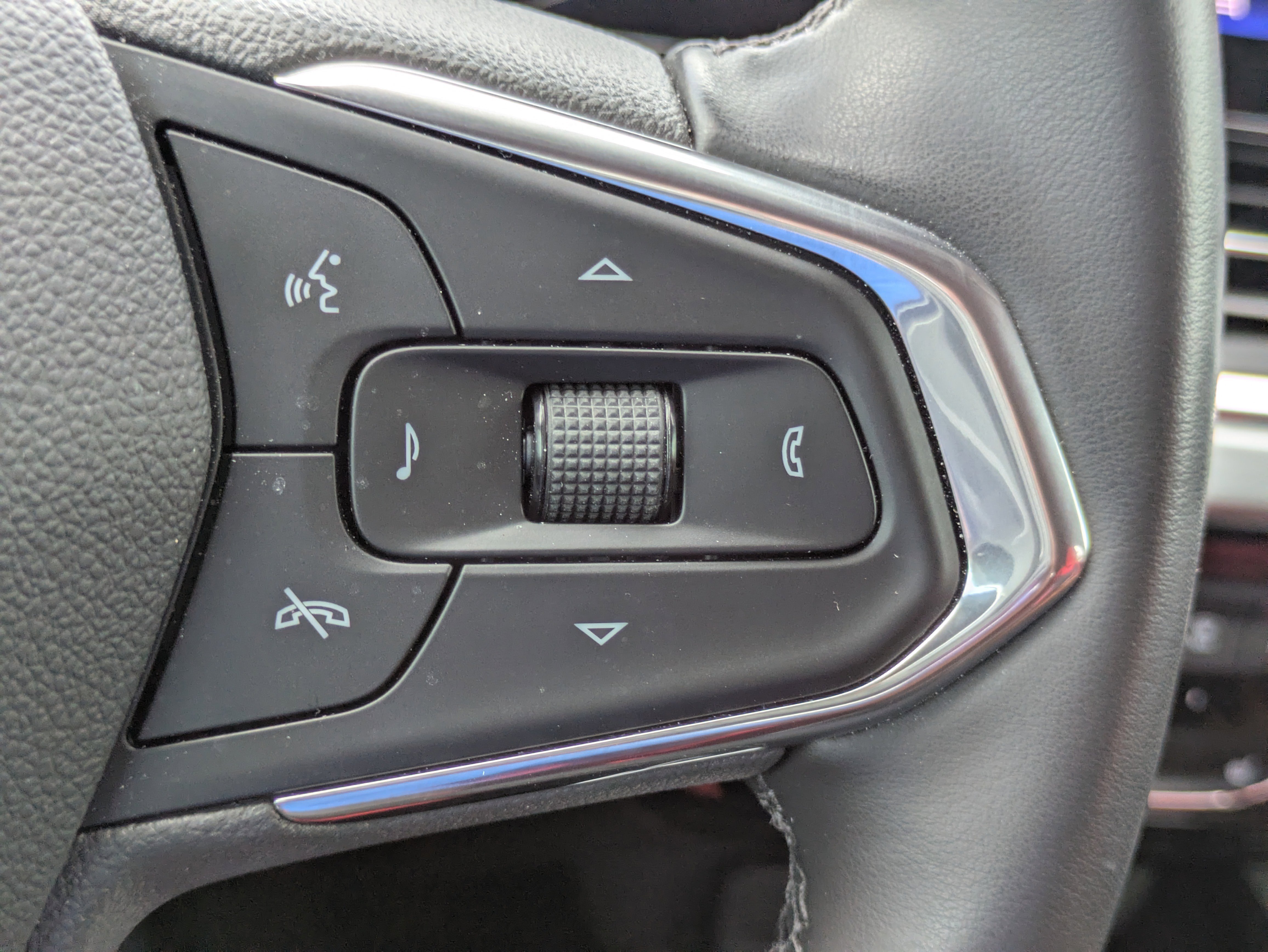 Used 2025 Chevrolet Trax LT w/ Driver Confidence Package image 15