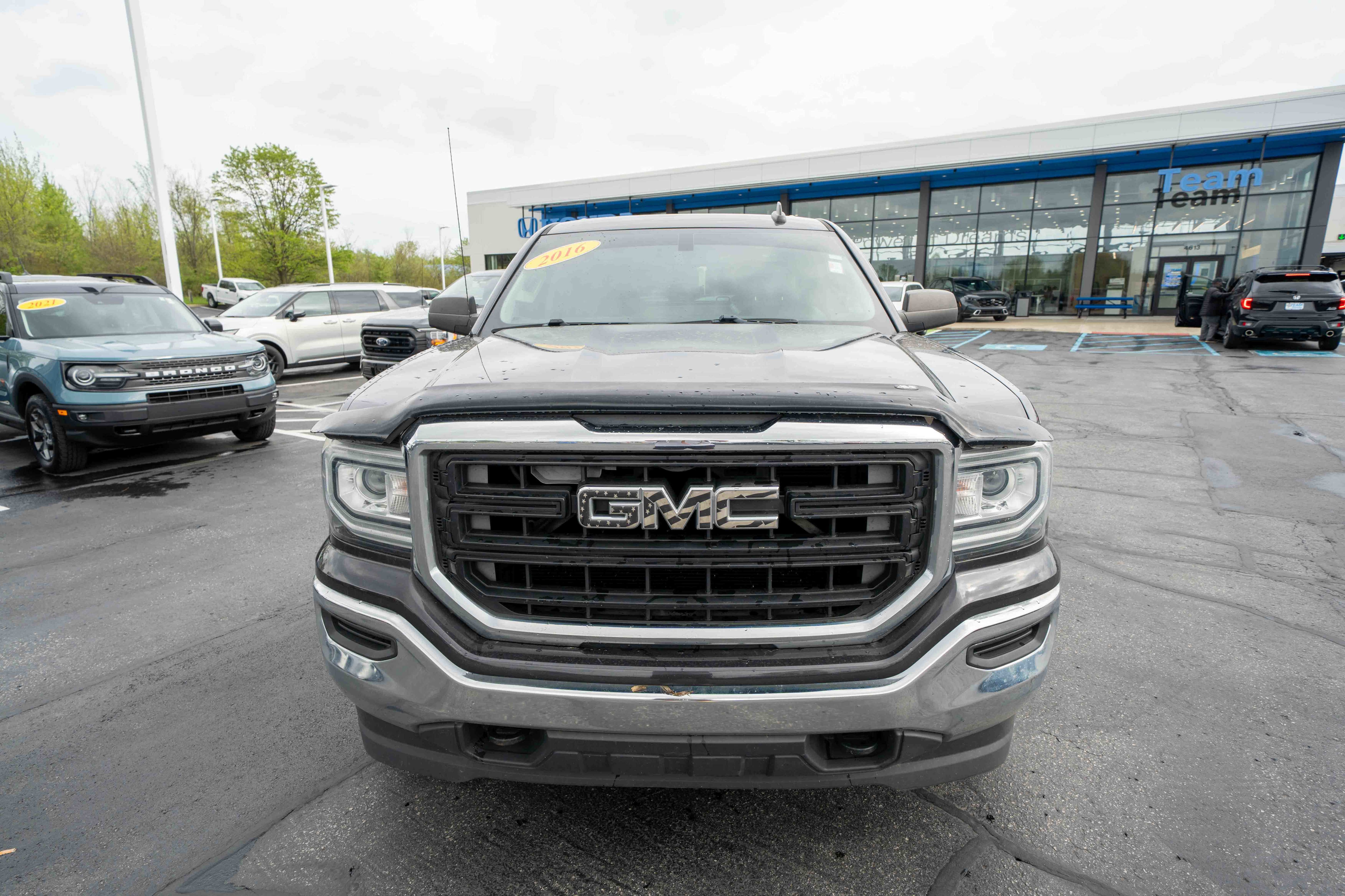 Used 2016 GMC Sierra 1500 4x4 Double Cab w/ Sierra Convenience Package image 2