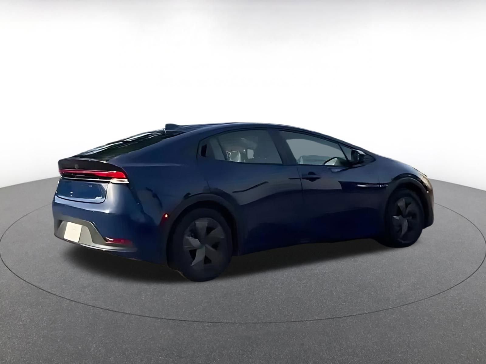 Used 2025 Toyota Prius LE image 2