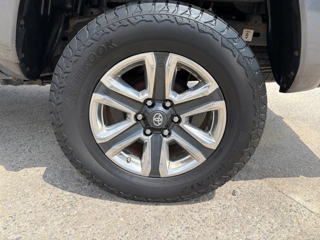 Used 2016 Toyota Tacoma Limited w/ Towing Package AWD/4WD image 9