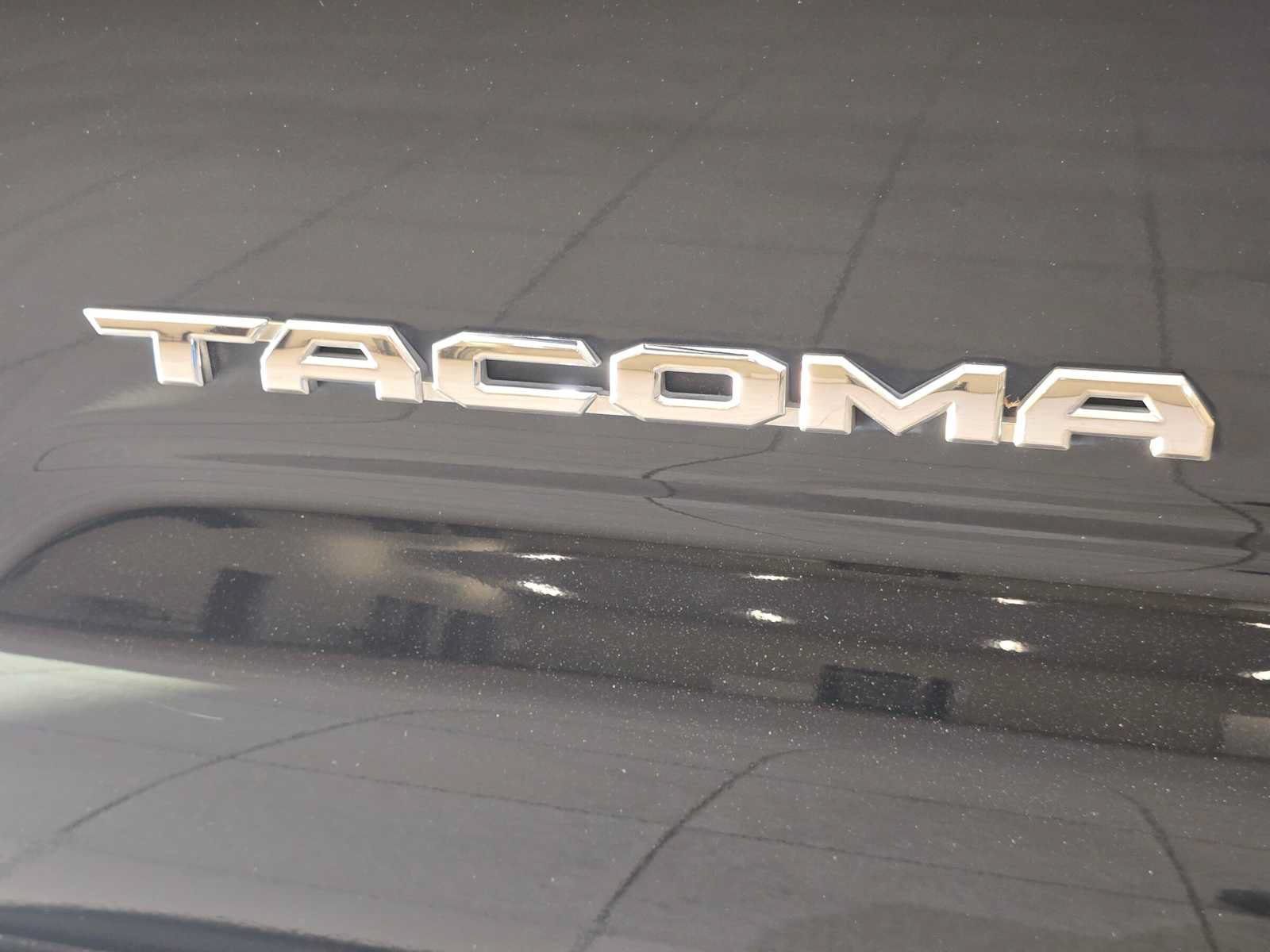 Used 2020 Toyota Tacoma TRD Off-Road w/ TRD Premium Off Road Package AWD/4WD image 7