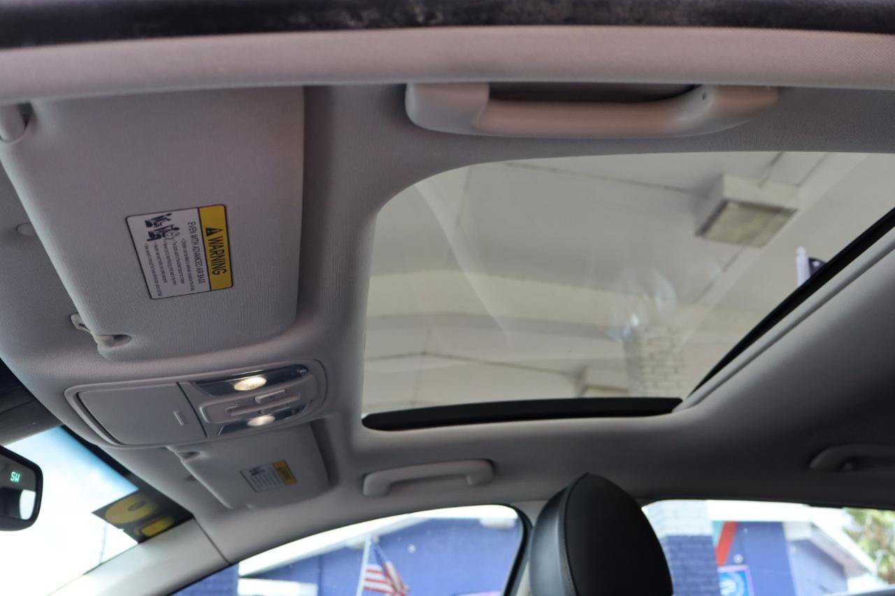 Used 2018 Kia Stinger Premium RWD image 36