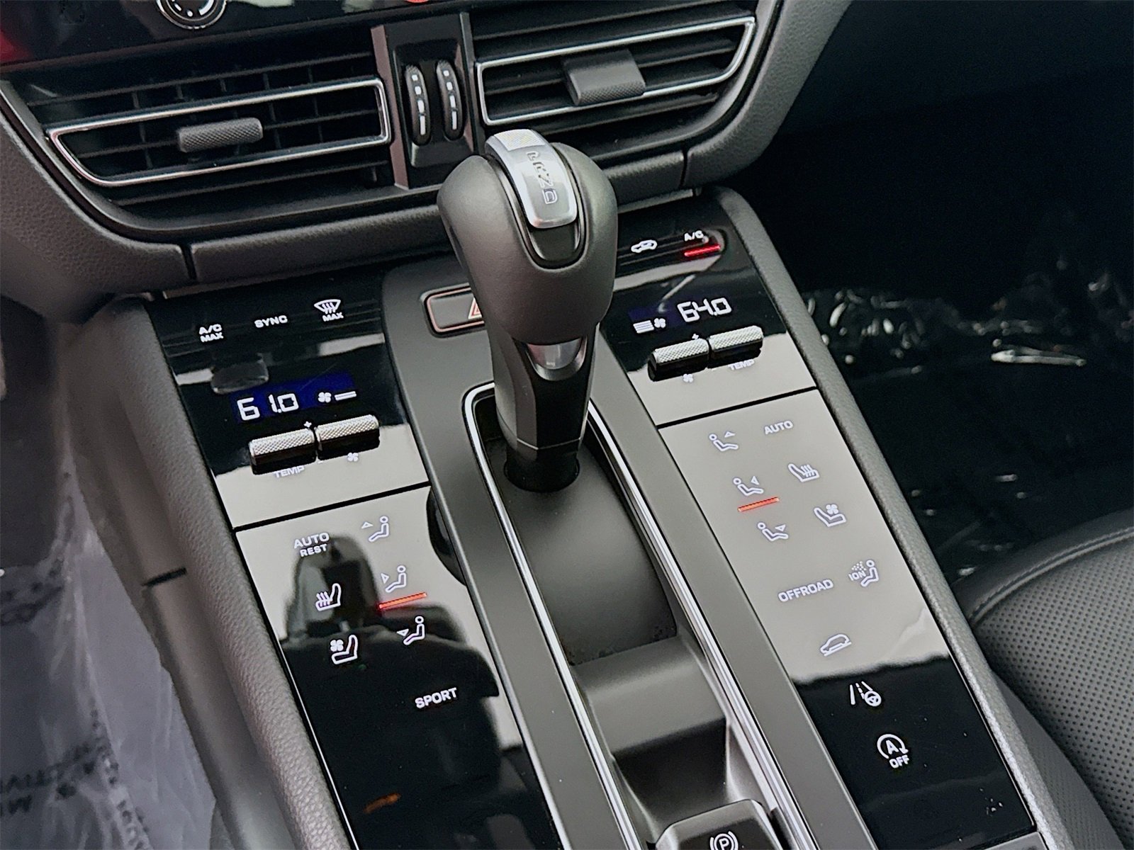 Used 2025 Porsche Macan image 14