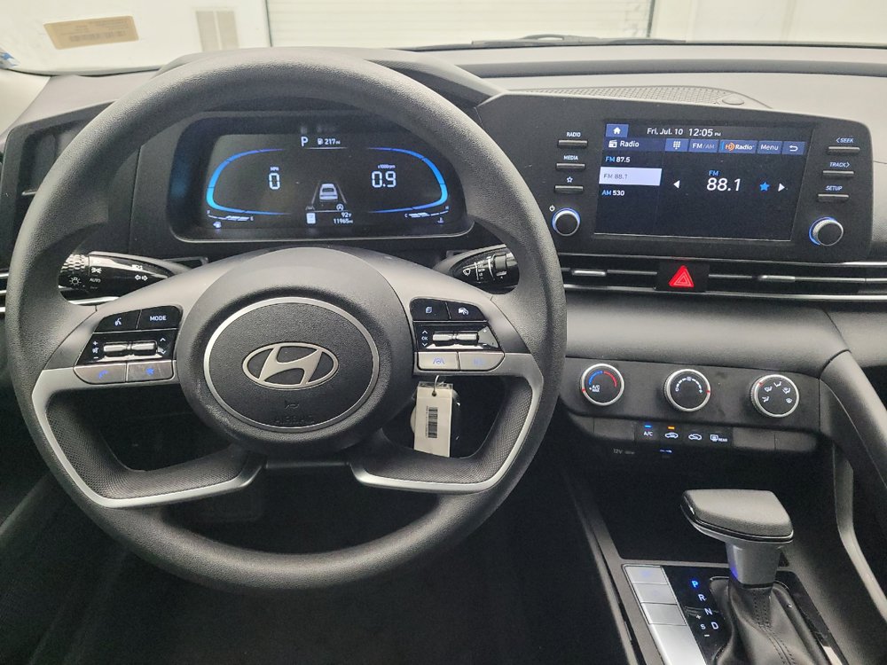 Used 2025 Hyundai Elantra SE FWD image 22