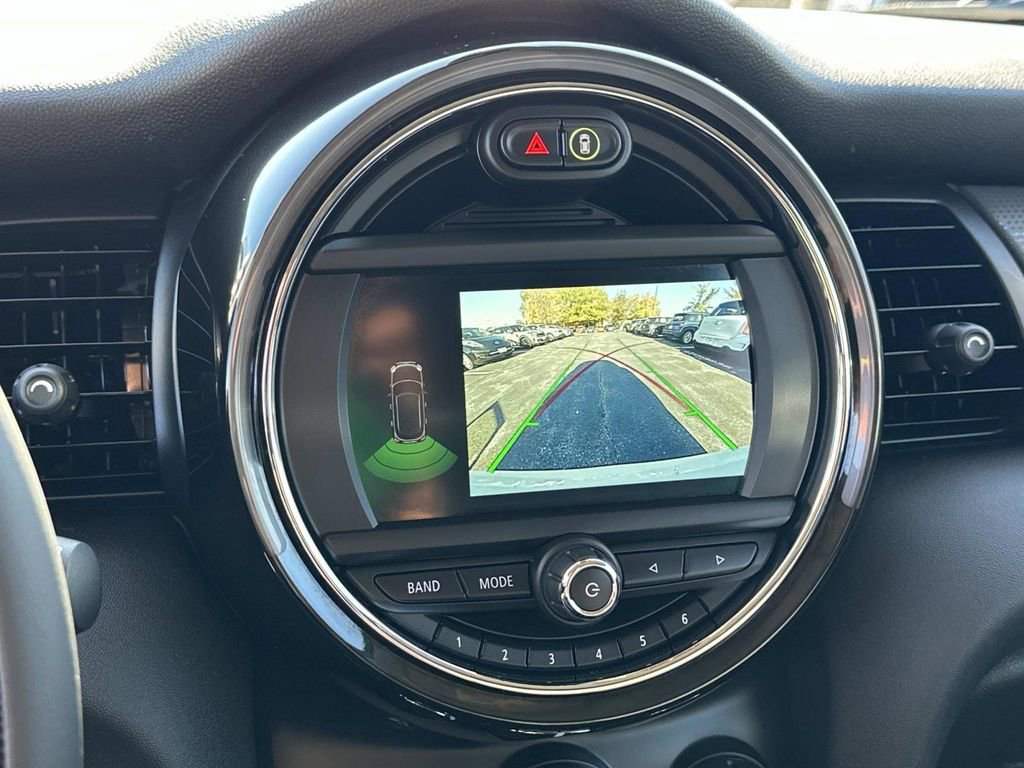 Used 2021 MINI Cooper 4-Door Hardtop image 12