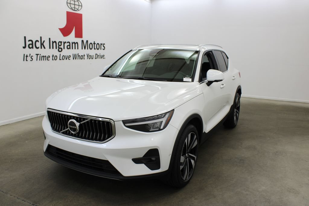 Used 2024 Volvo XC40 B5 Plus w/ Protection Package AWD/4WD image 2
