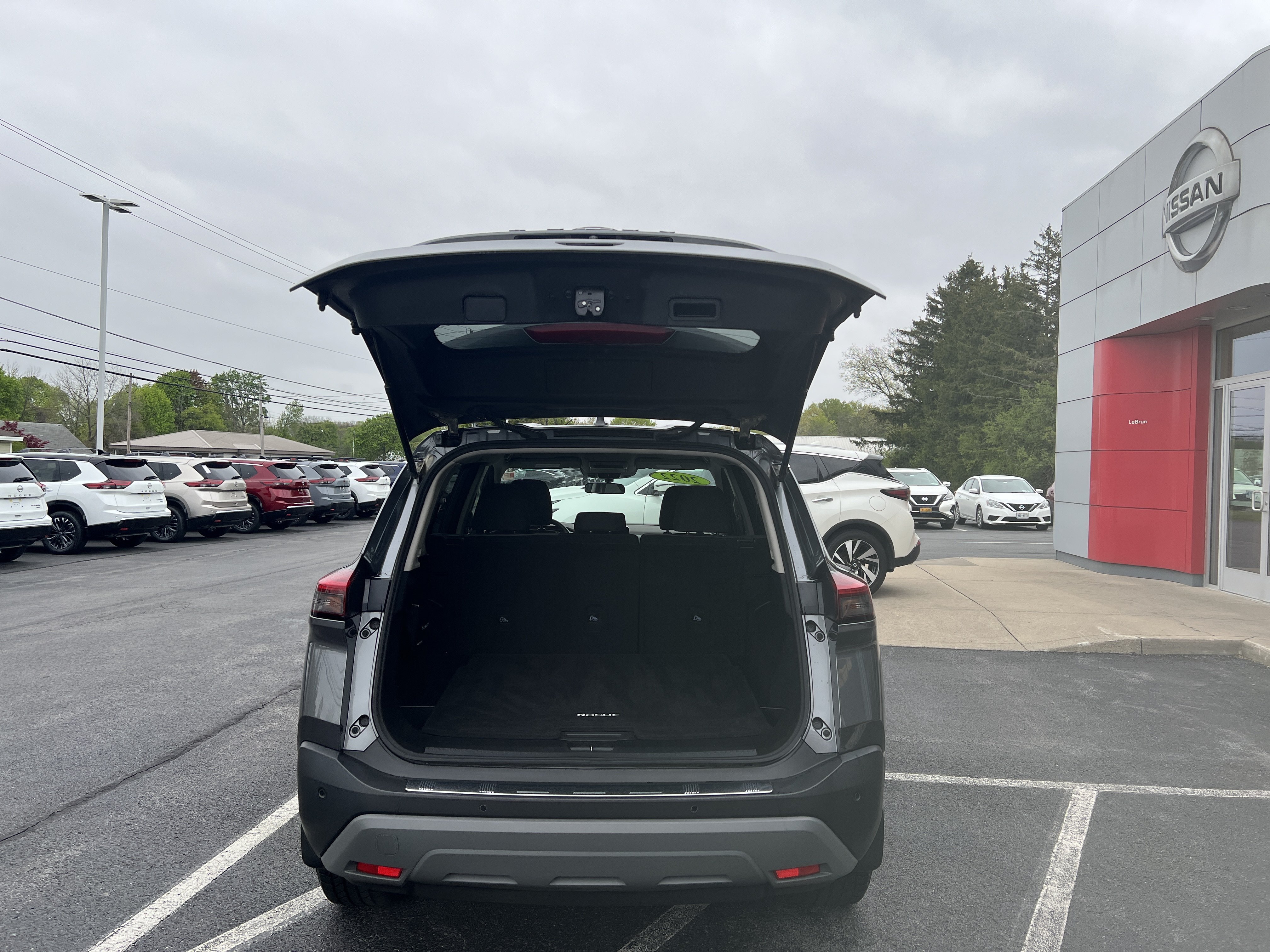 Used 2022 Nissan Rogue SV AWD/4WD image 7