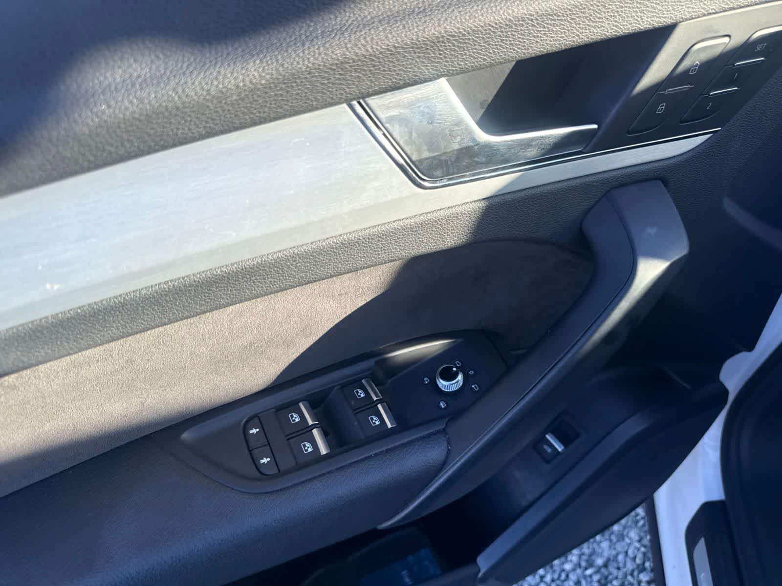 Used 2019 Audi SQ5 Premium w/ Convenience Package AWD/4WD image 17