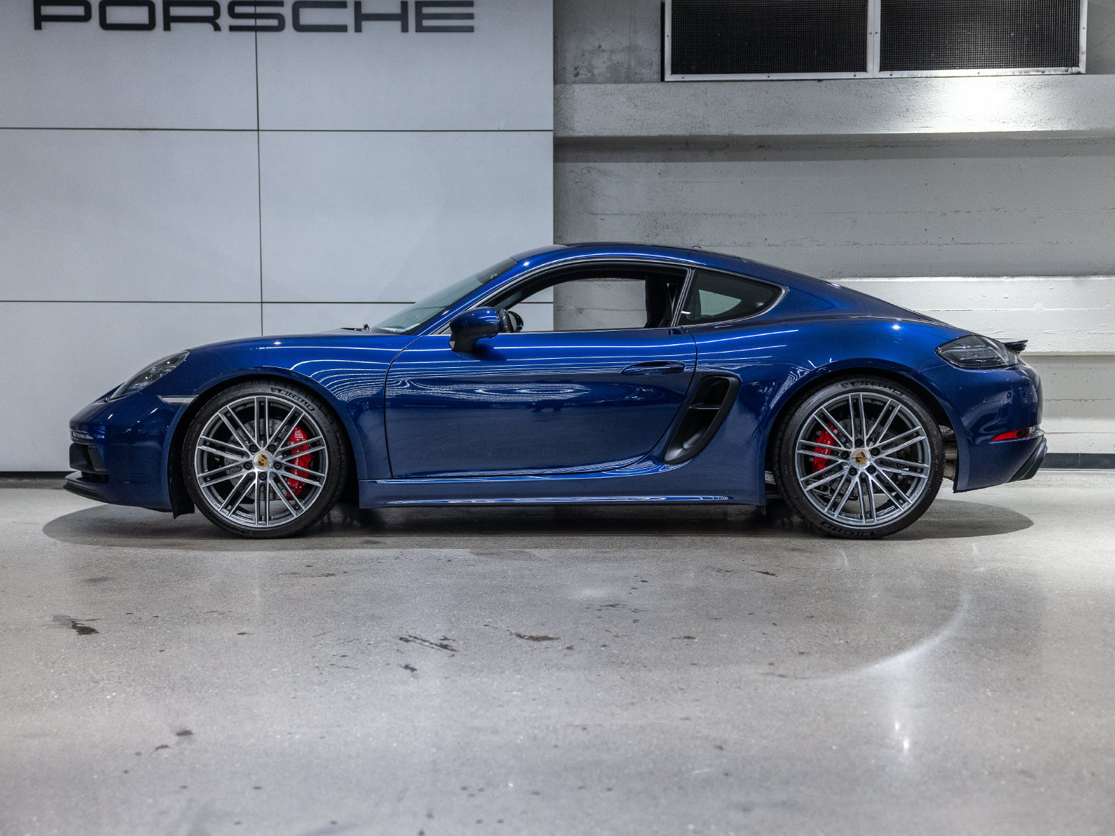 Certified 2025 Porsche 718 Cayman GTS RWD image 2