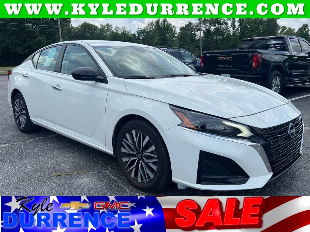 Used 2025 Nissan Altima 2.5 SV FWD image 1