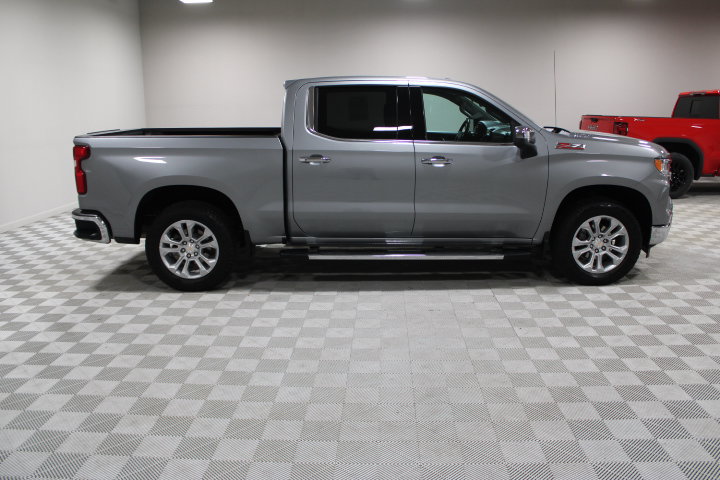 Used 2026 Chevrolet Silverado 1500 LTZ AWD/4WD image 11