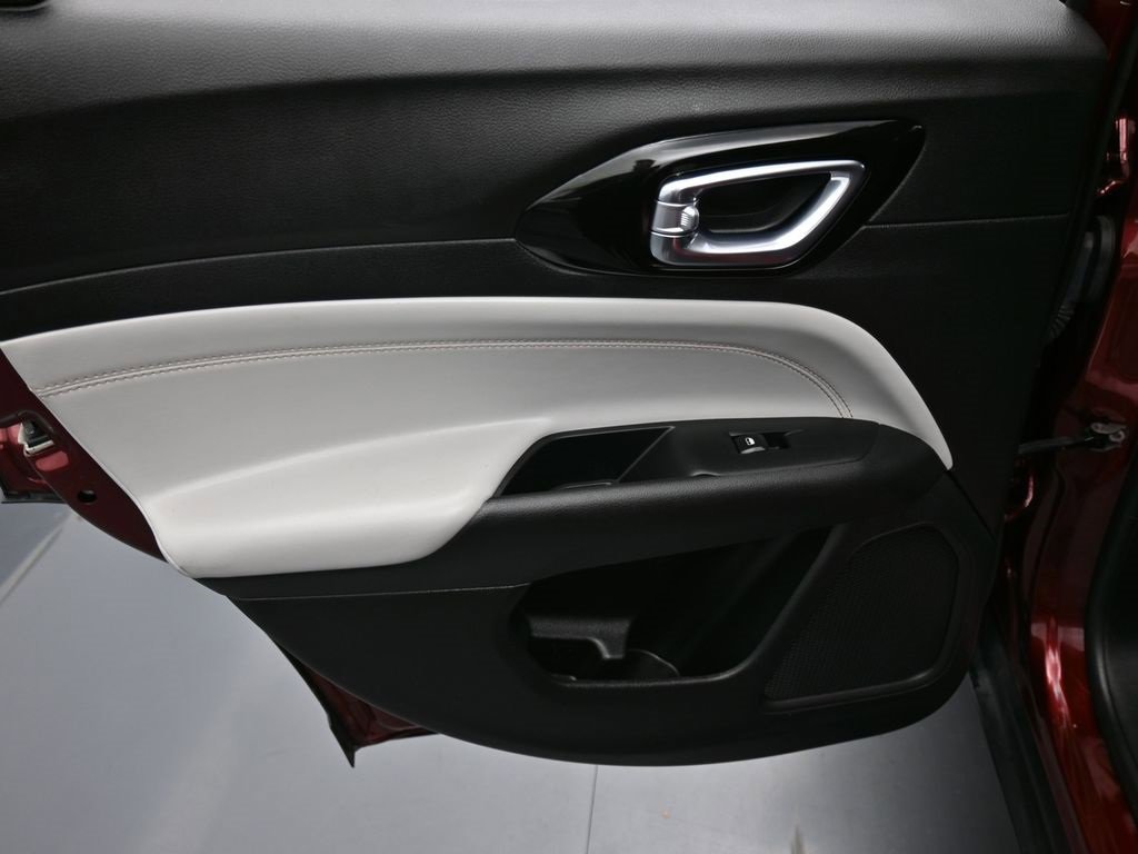 Certified 2022 Jeep Compass Limited image 12