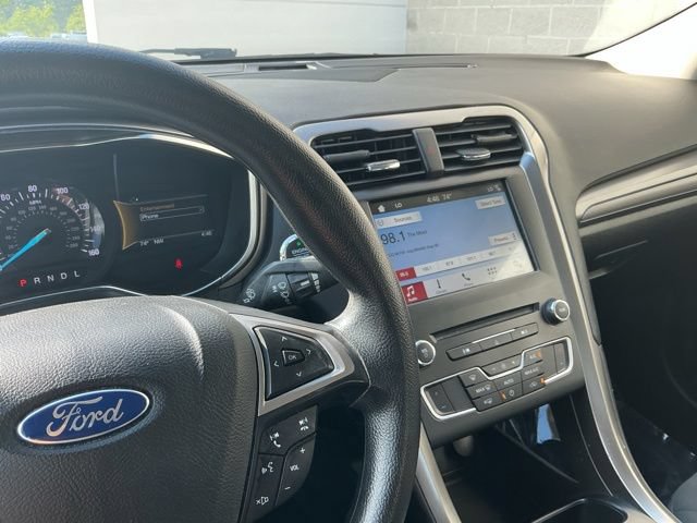 Used 2017 Ford Fusion SE w/ Fusion SE Technology Package FWD image 21