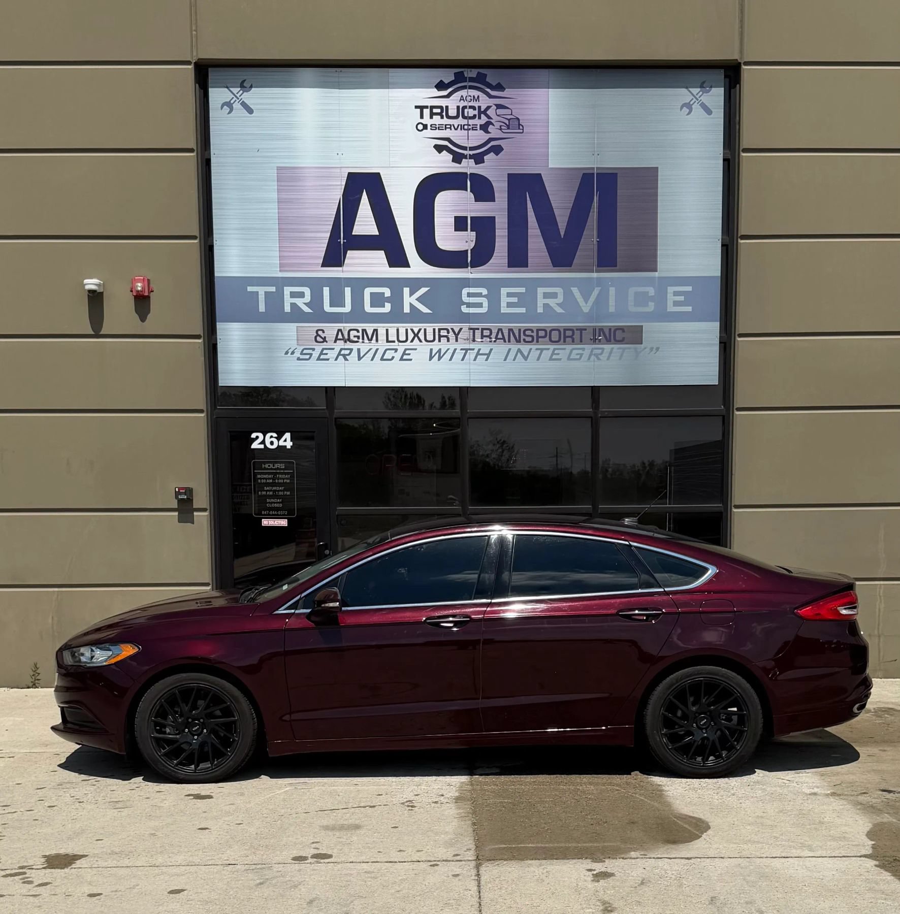 Used 2018 Ford Fusion SE w/ Fusion SE Technology Package FWD image 3
