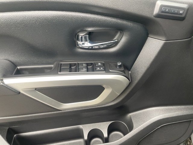 Used 2018 Nissan Titan SL w/ Chrome Package image 18