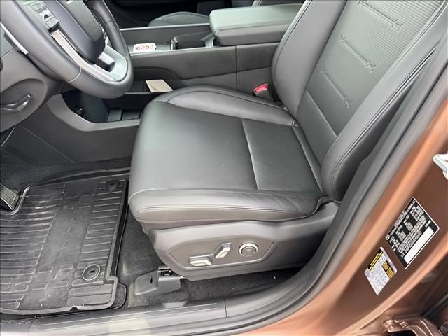 Used 2025 Hyundai Santa Fe Limited AWD/4WD image 7