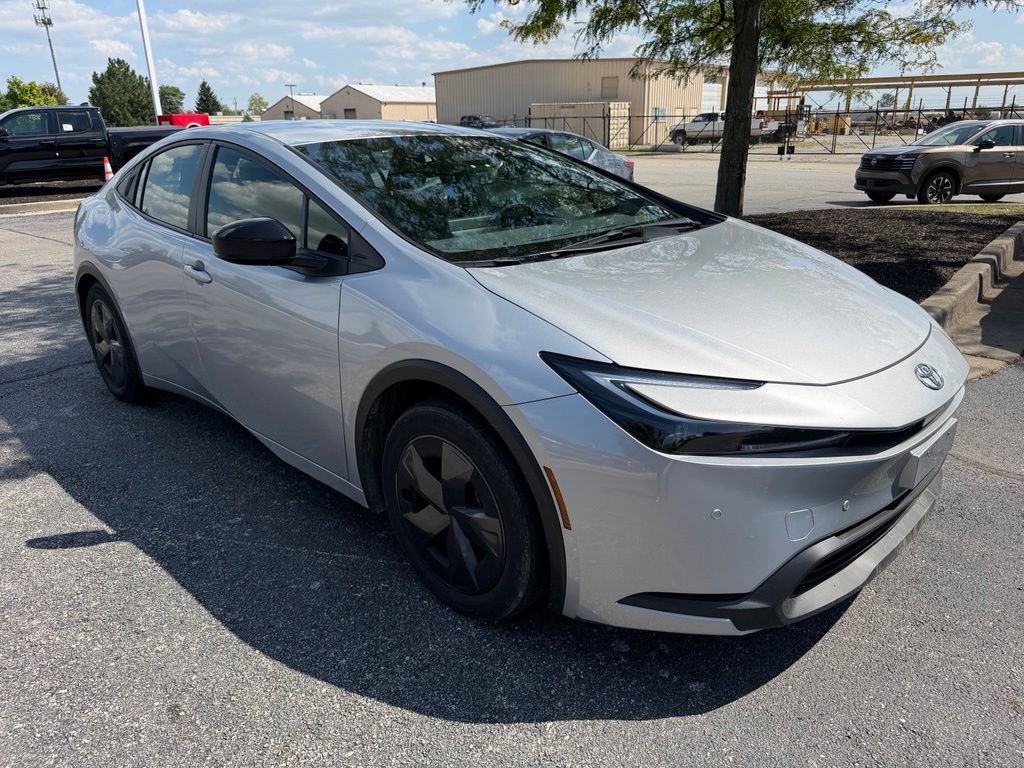 Used 2025 Toyota Prius LE FWD image 1