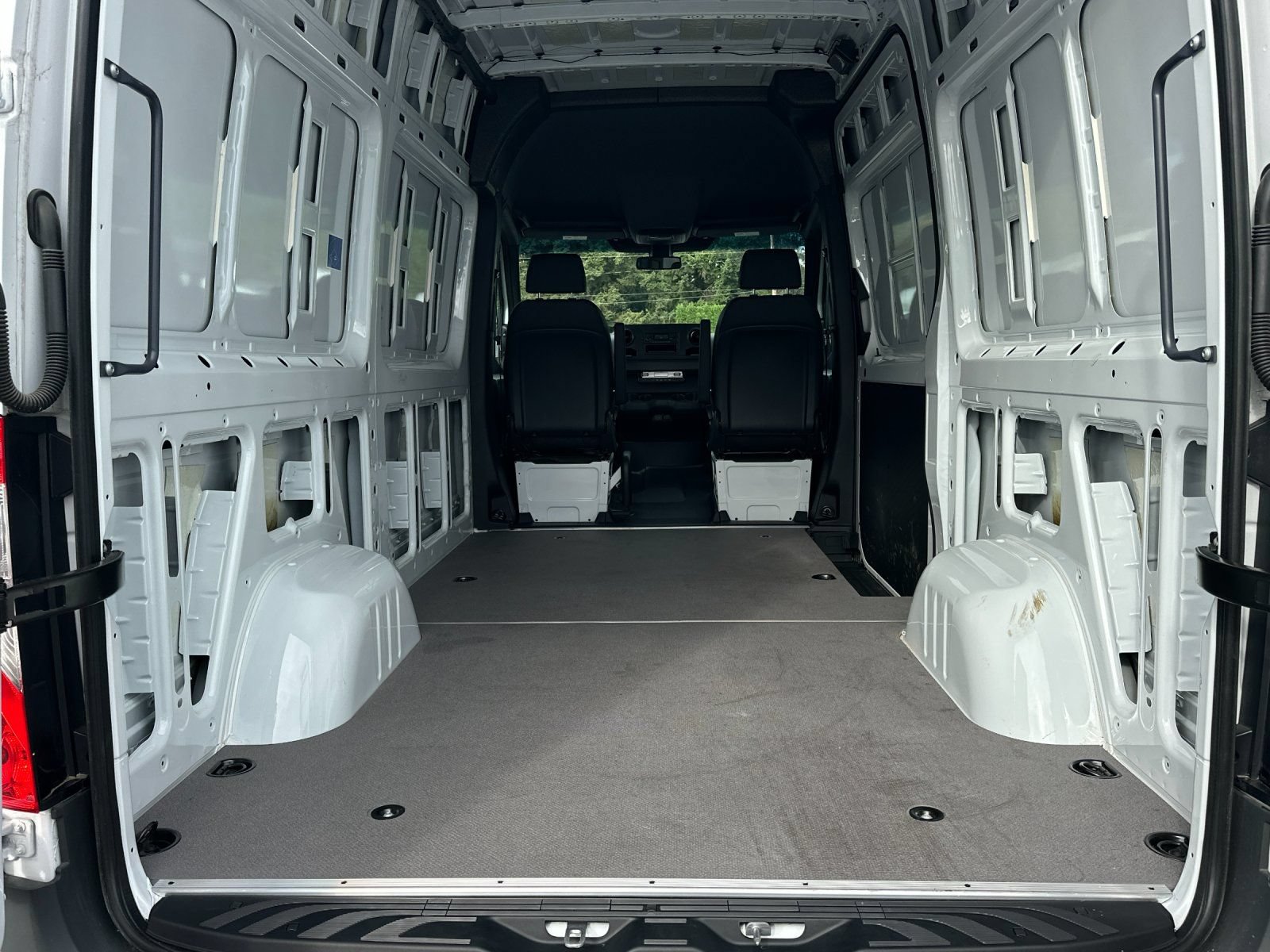 Used 2025 Mercedes-Benz Sprinter 2500 image 16