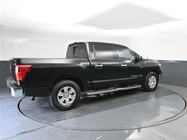 Used 2018 Nissan Titan SV image 15