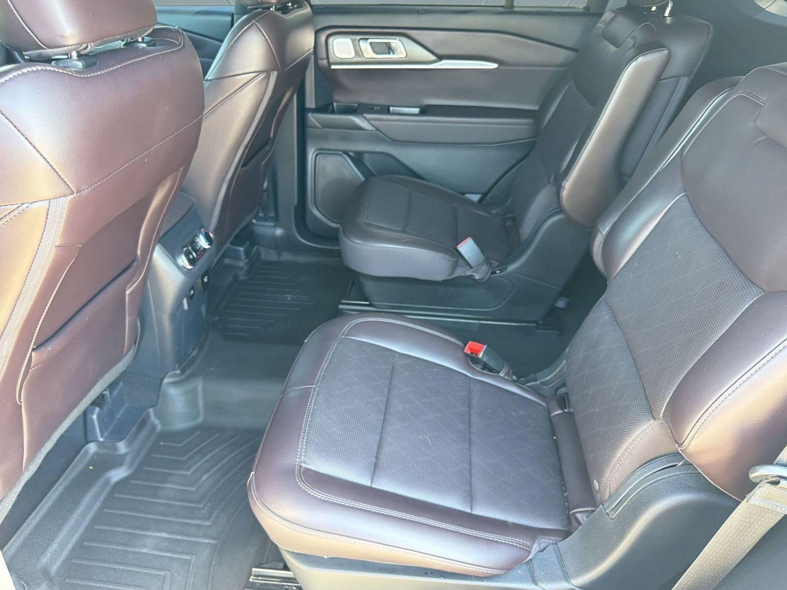 Certified 2025 Ford Explorer Platinum RWD image 14