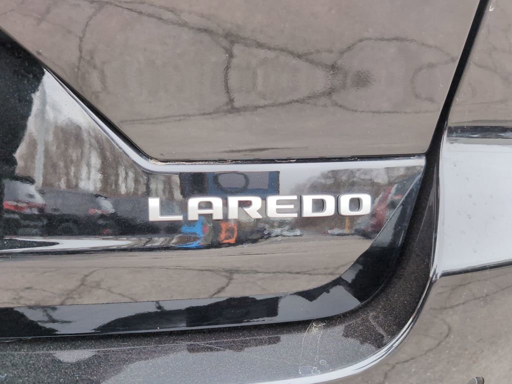 Used 2025 Jeep Grand Cherokee Laredo w/ Luxury Tech Group I image 15