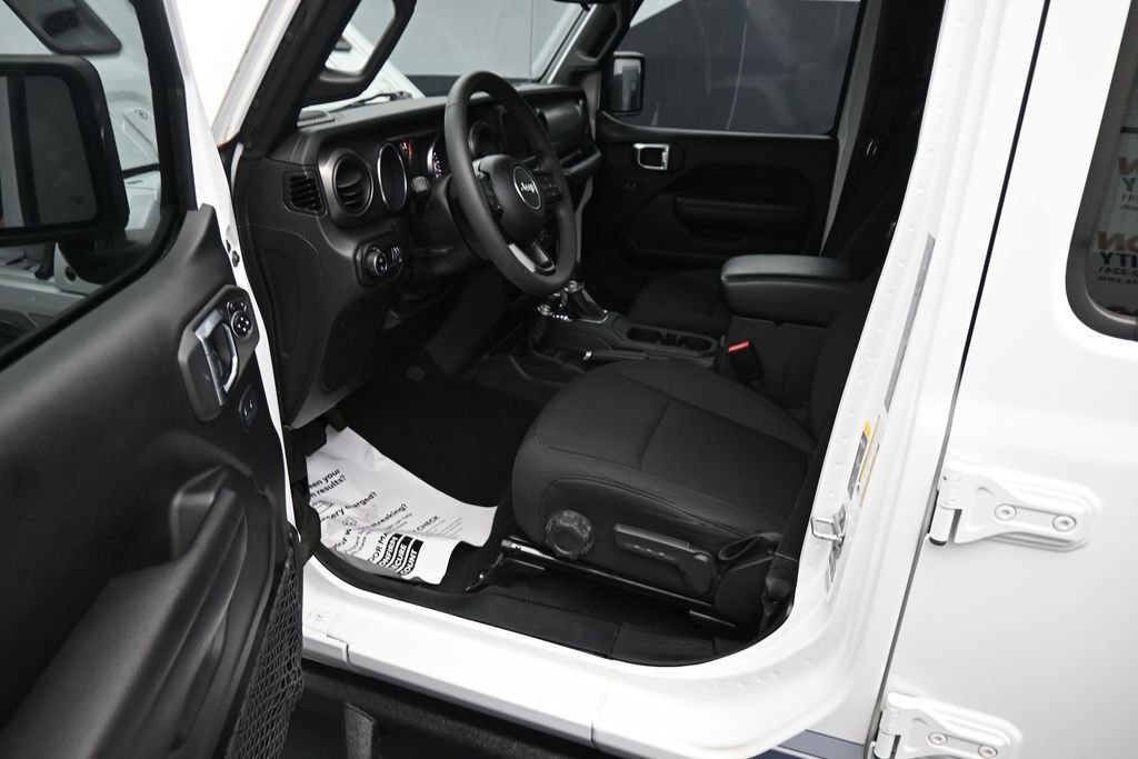 Used 2023 Jeep Gladiator Sport AWD/4WD image 15