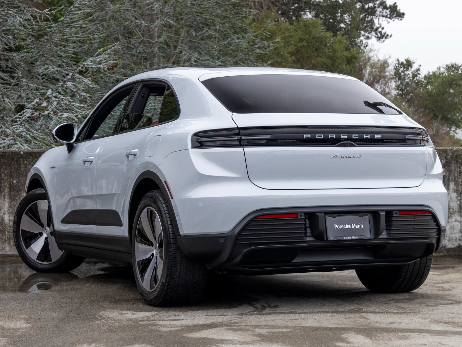Certified 2024 Porsche Macan 4 Electric image 3