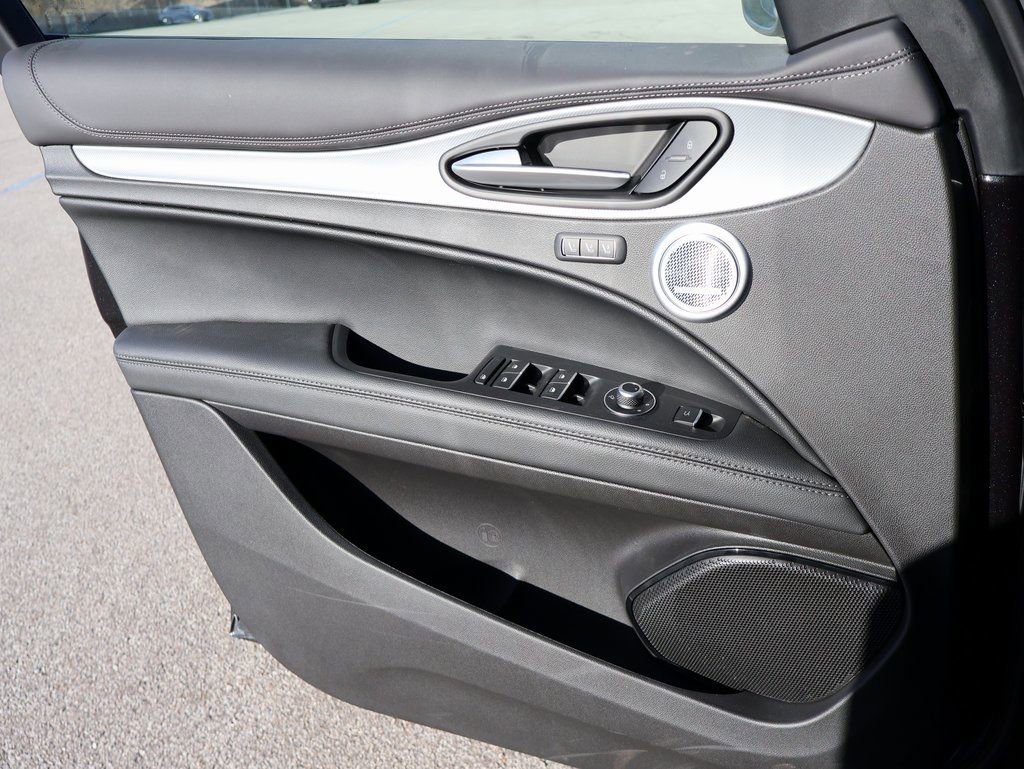 New 2025 Alfa Romeo Stelvio Sprint image 37