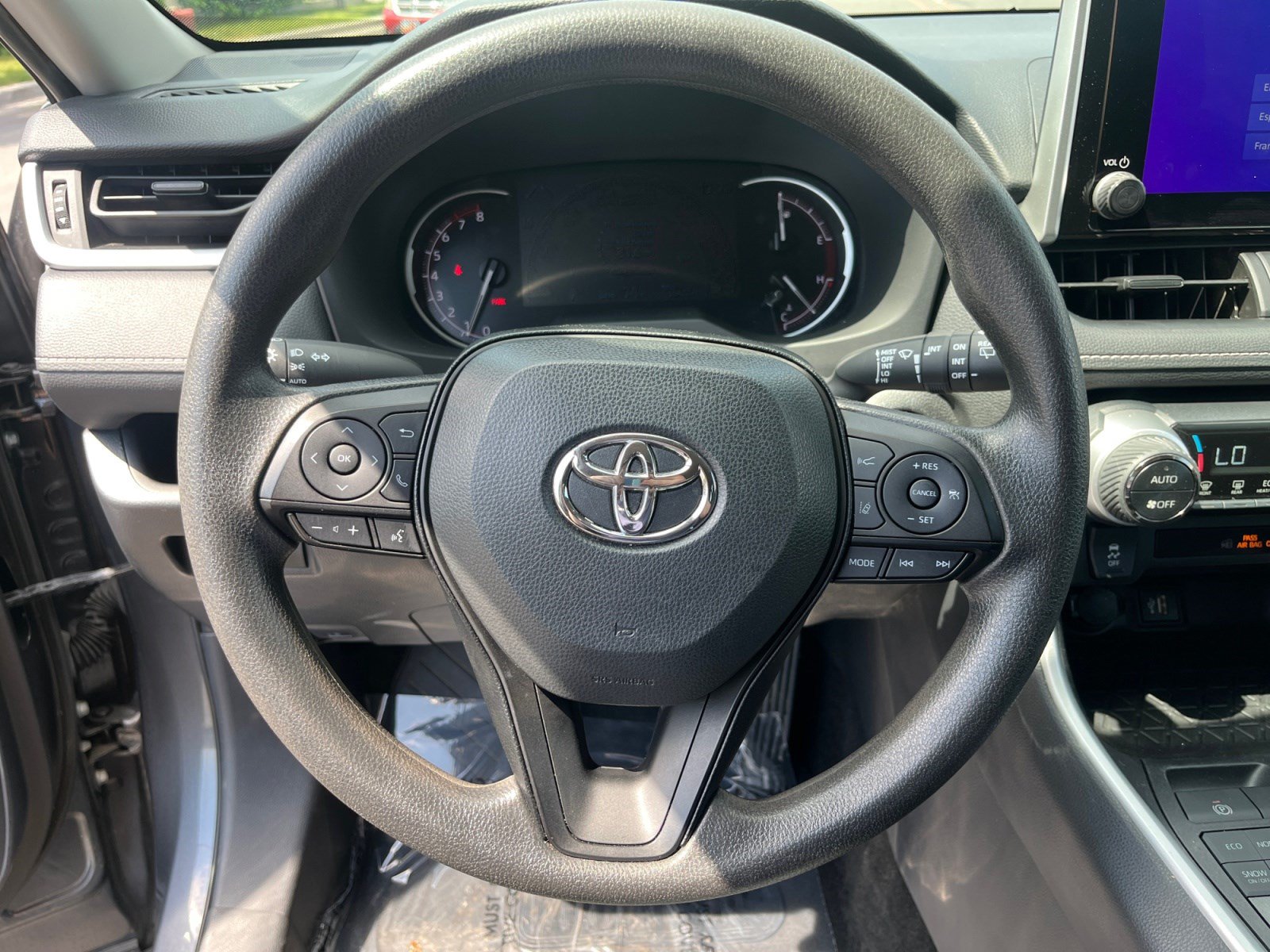 Used 2024 Toyota RAV4 XLE AWD/4WD image 12