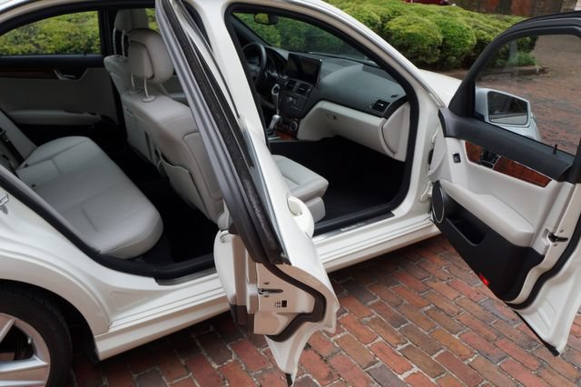 Used 2010 Mercedes-Benz C 300 Sedan image 15