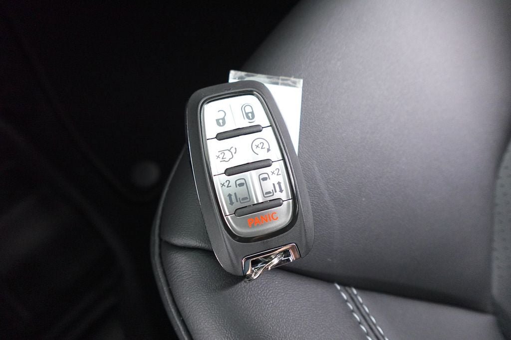 New 2027 Chrysler Pacifica Select FWD image 18