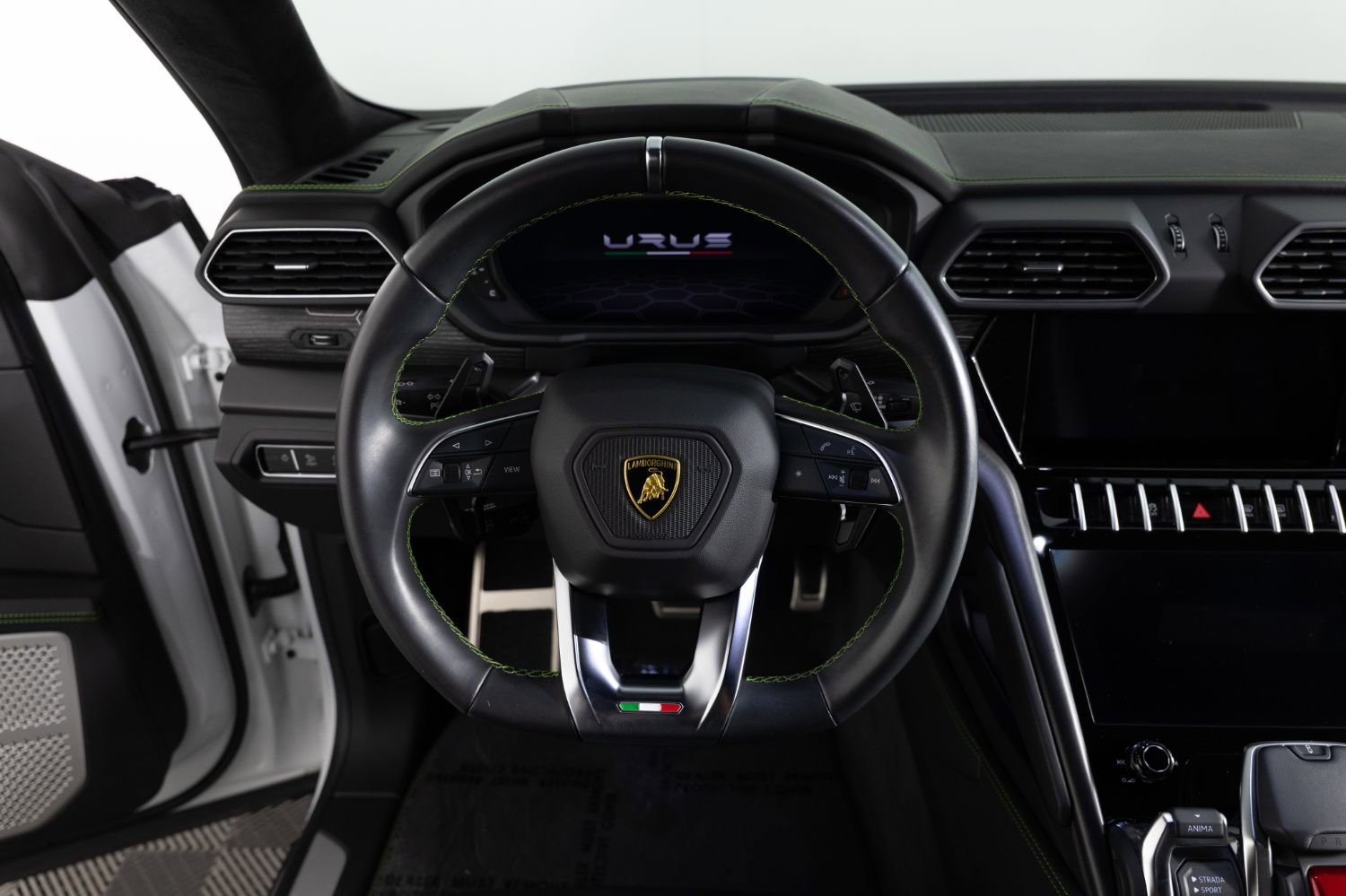 Used 2021 Lamborghini Urus AWD/4WD image 42
