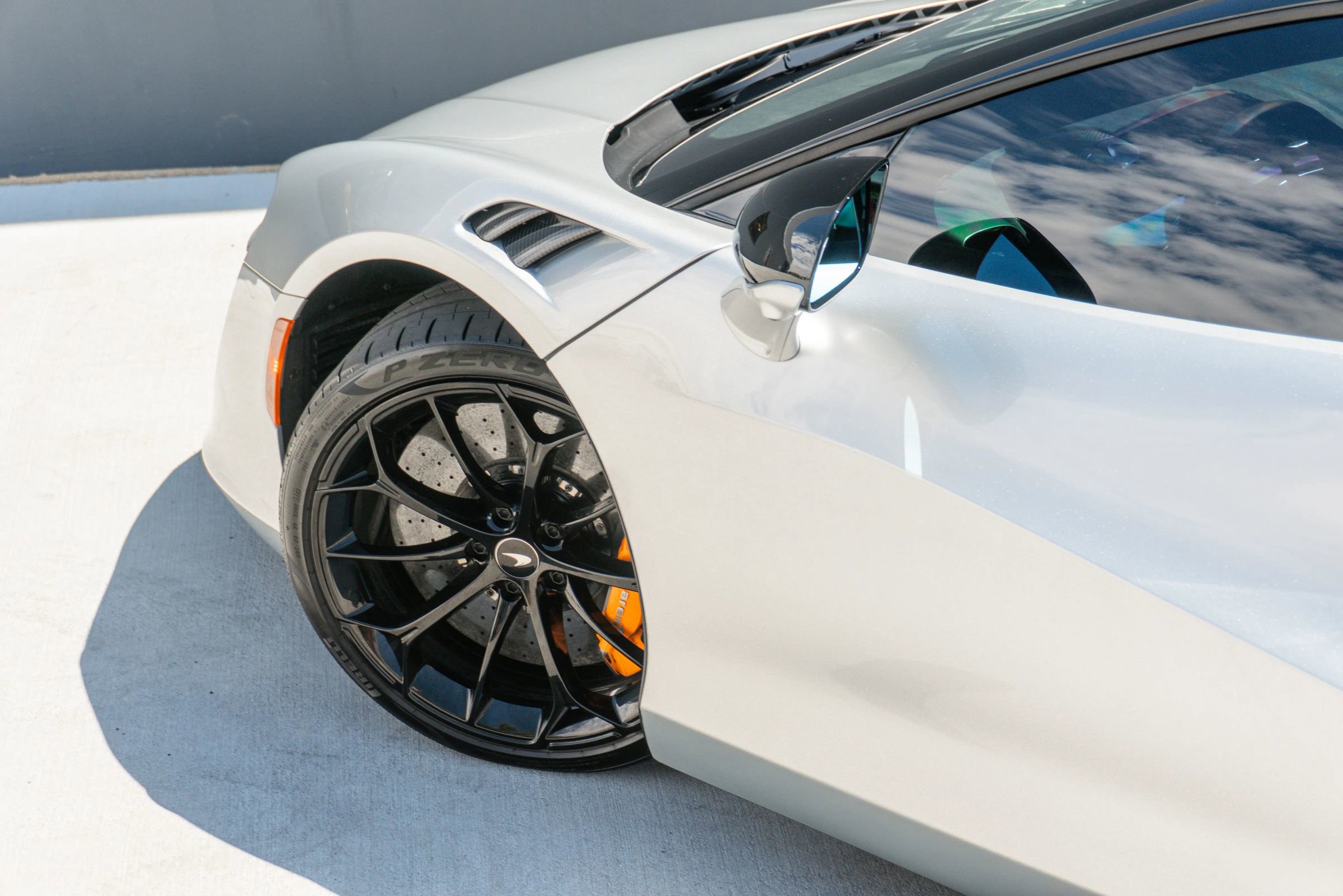 Used 2023 McLaren Artura RWD image 50