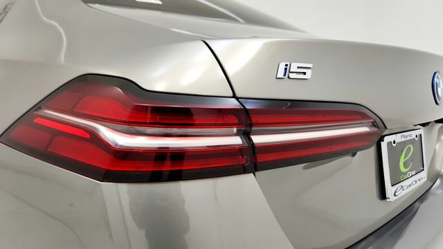 Used 2026 BMW i5 eDrive40 w/ M Sport Package RWD image 27