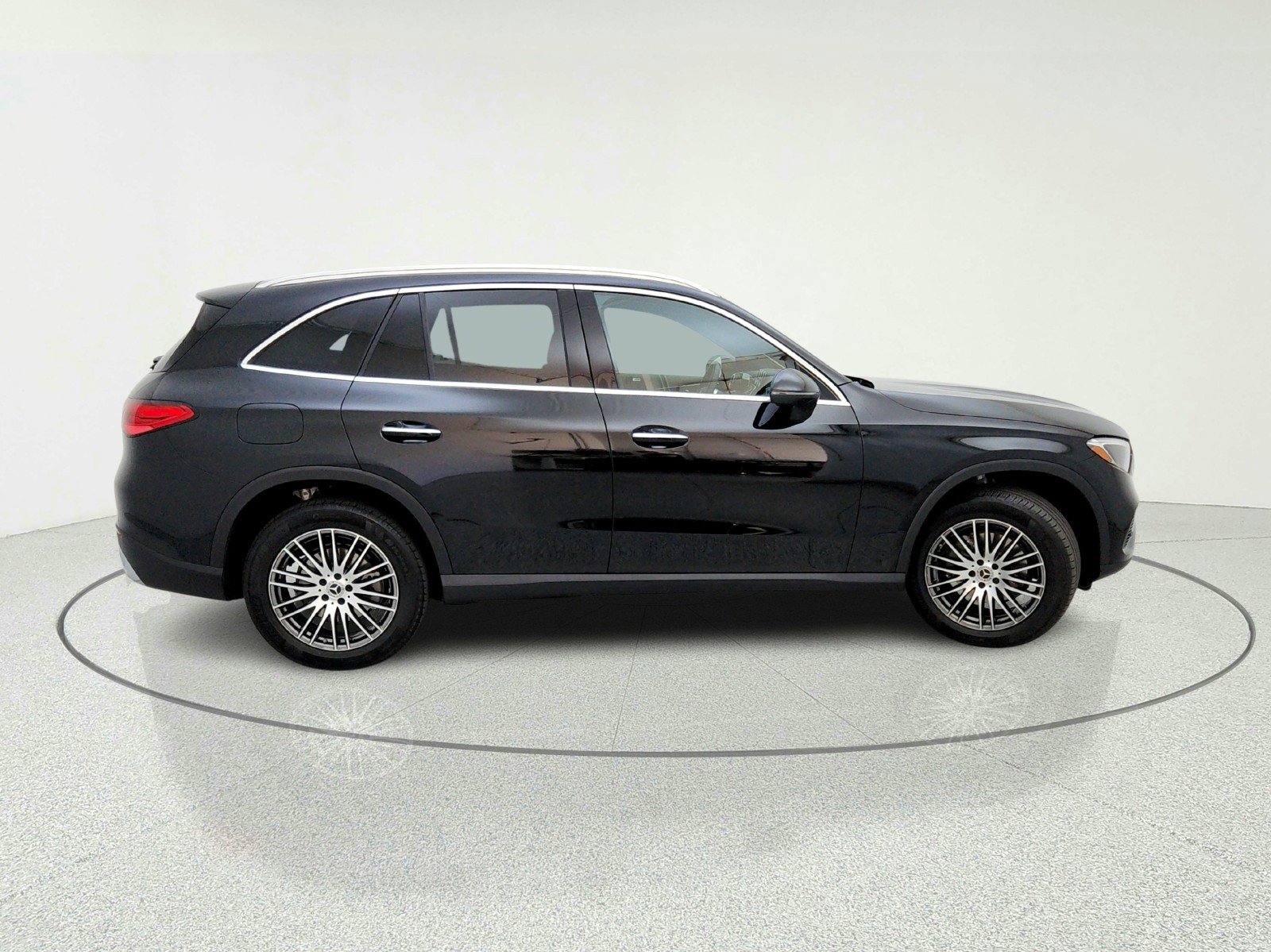 Used 2025 Mercedes-Benz GLC 300 image 7