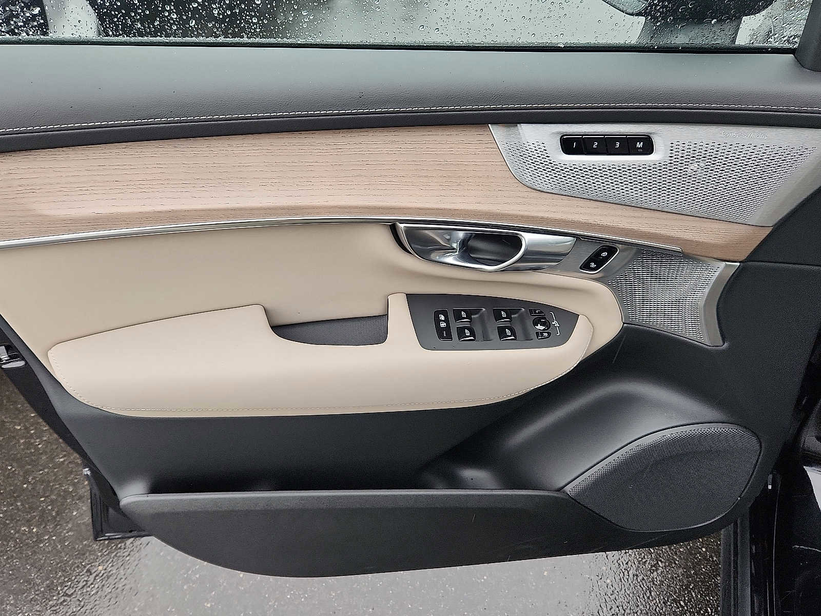 Used 2026 Volvo XC90 B6 Ultra w/ Lounge Package image 12