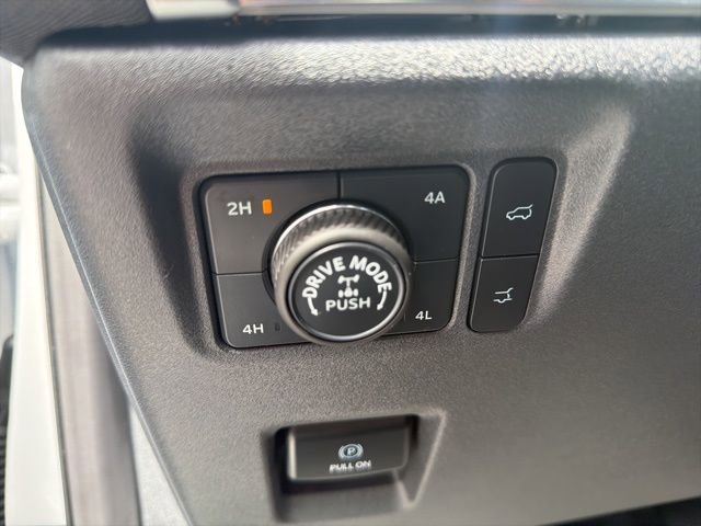 Used 2025 Ford Expedition Tremor image 17