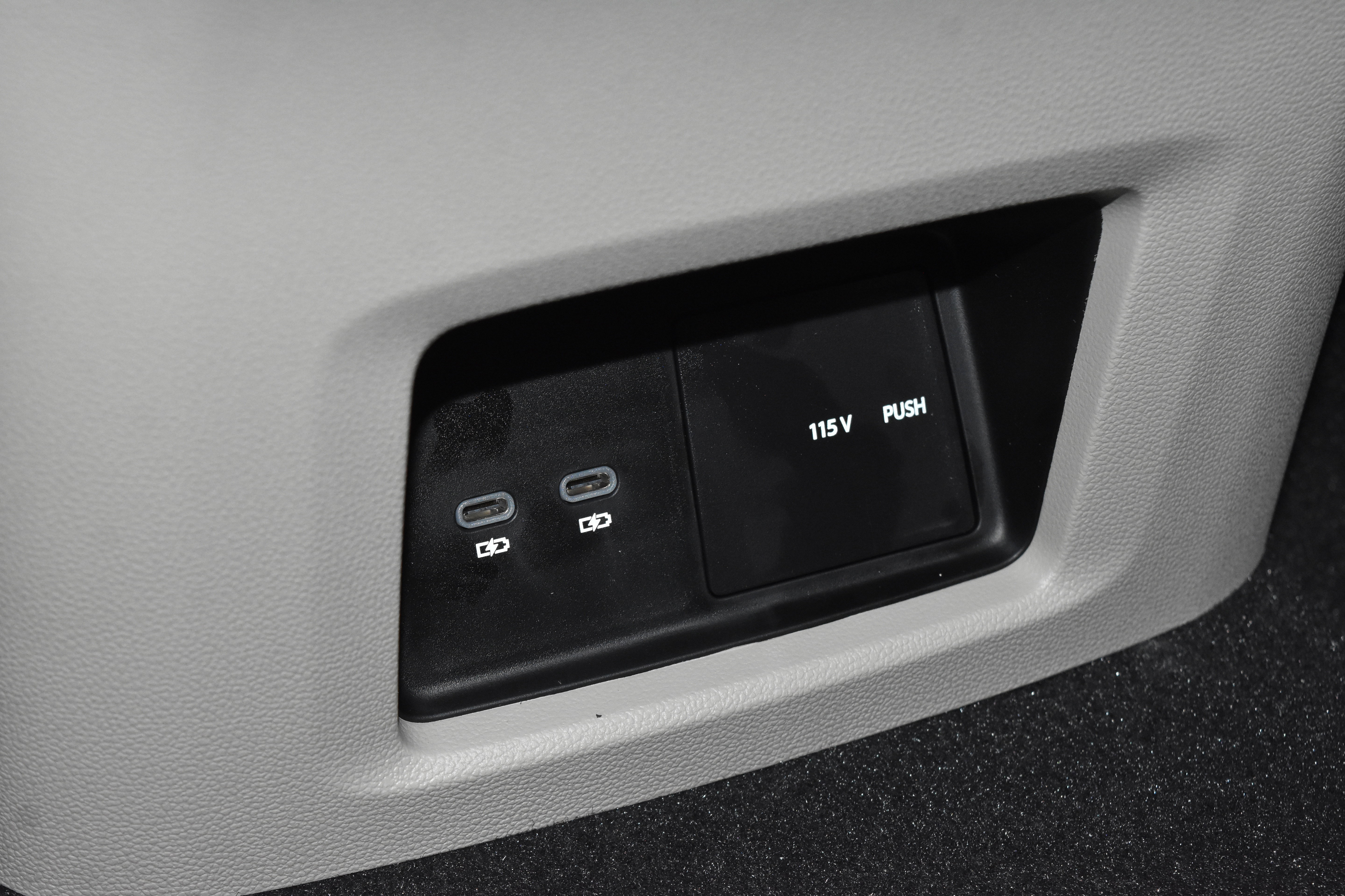 New 2026 Volkswagen Atlas SE FWD image 17
