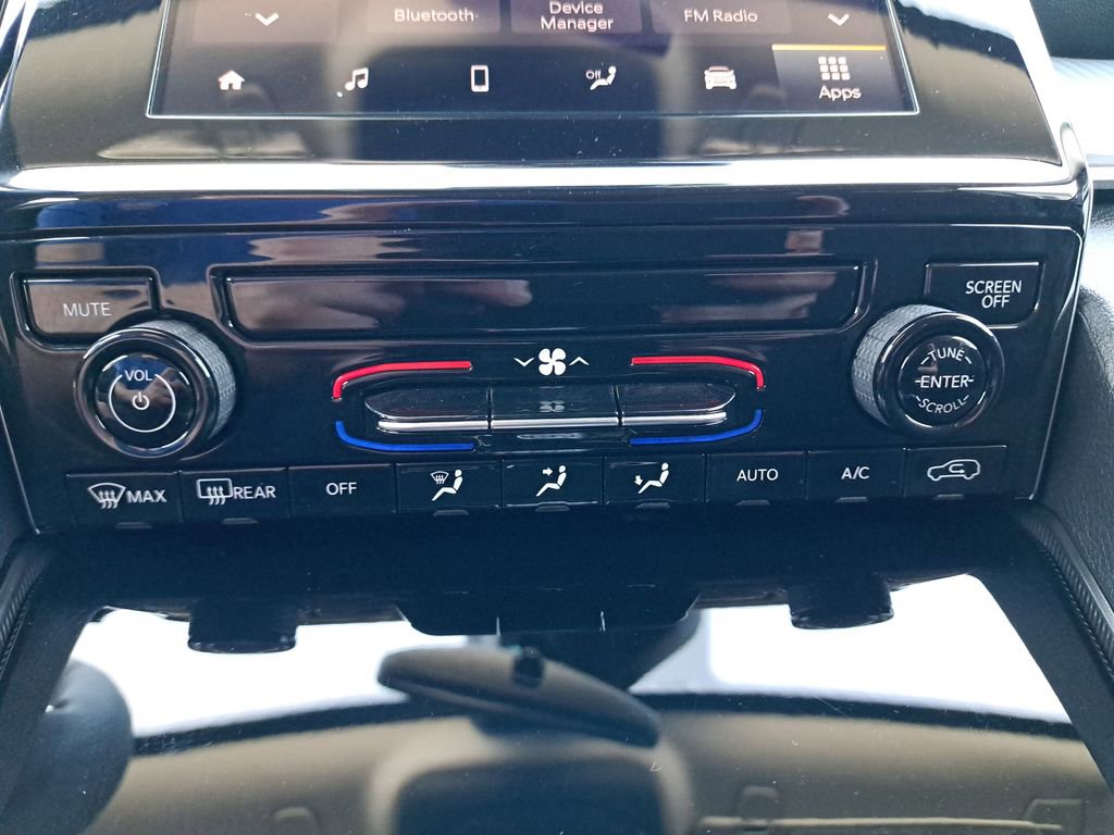 Used 2023 Jeep Grand Cherokee L Laredo image 27