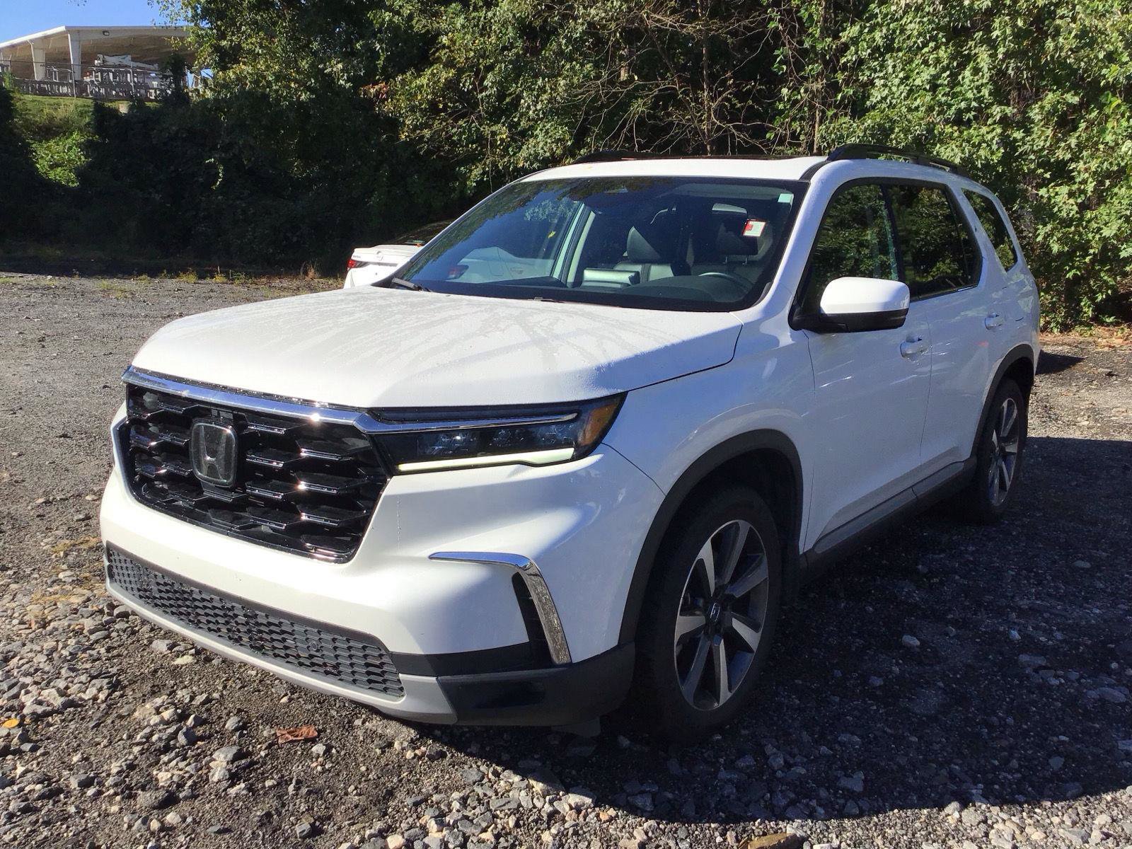 Used 2023 Honda Pilot Touring image 2