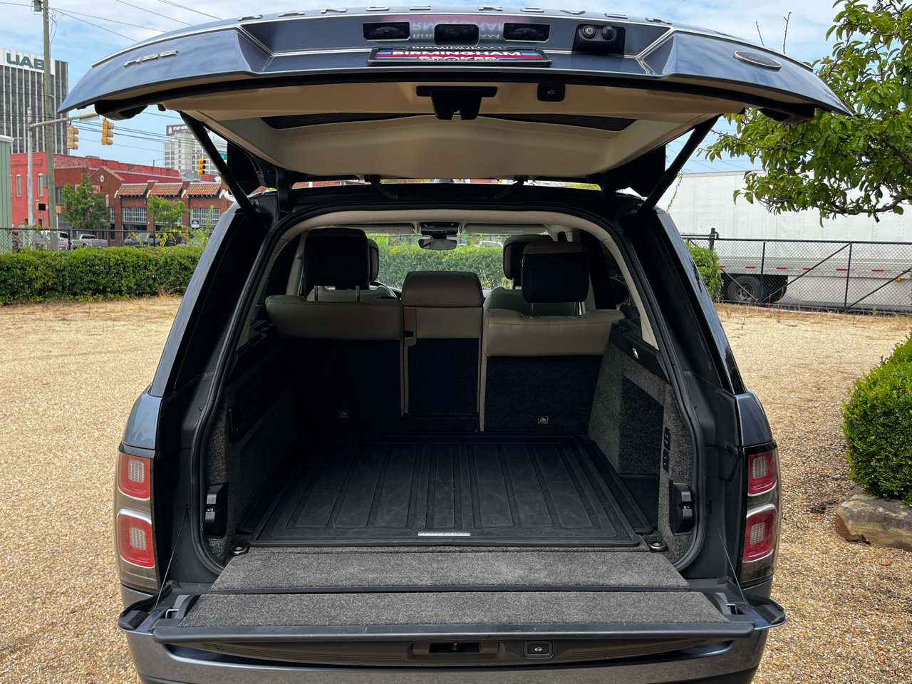 Used 2019 Land Rover Range Rover HSE image 18